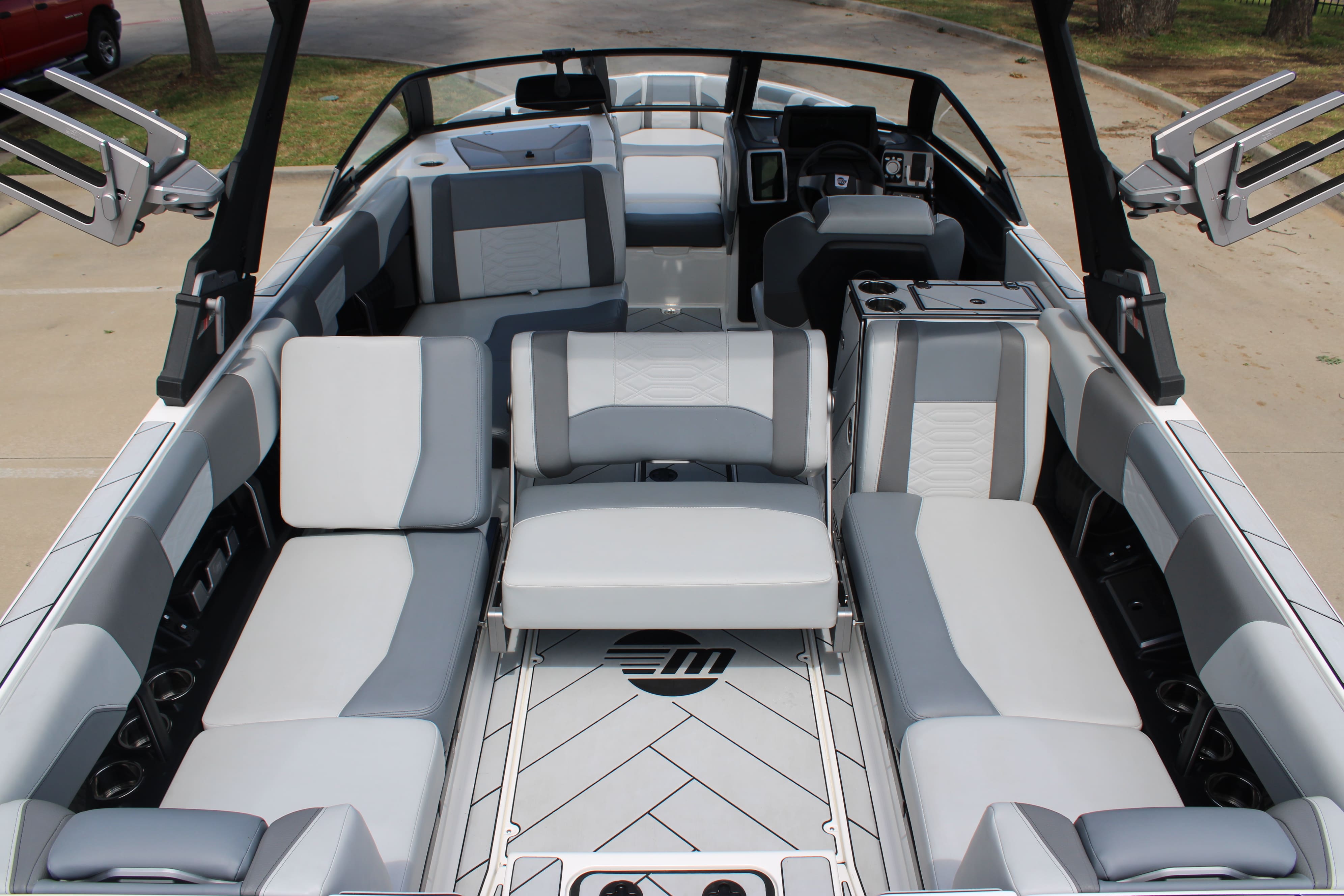 2022 Malibu 25 LSV Icon